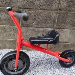 子供用の自転車　JAKUETS アクティブライダーエルゴ　赤色です。