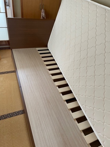 シングルベッド、マットレス付、引き出し２箇所