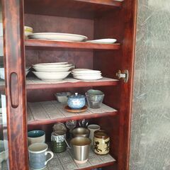 大型食器棚あげます！取りに来てくれる方限定です。の画像