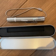 猫のトイレ&レーザーポインターの画像
