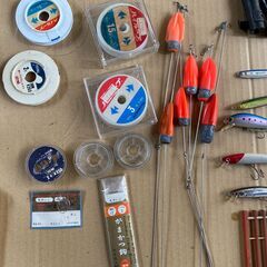 釣り具セット　　リール3つ　釣竿　ルアー　天秤　釣糸　おもり6.5ｋｇ分の画像