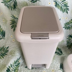 ゴミ箱の画像