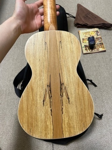 【中古】【値段交渉可】ウクレレ チューナー•ケース•クロス付き 6000円