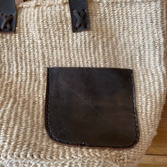 夏カゴバック　底丸　レザーポケット　ファスナー開閉の画像