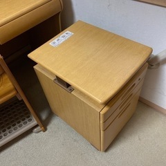 学習机　椅子付きの画像