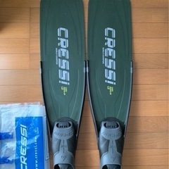 【Cressi】【1回のみ使用】クレッシイ ロングフィンの画像