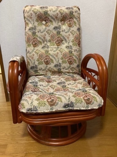 籐の回転椅子
