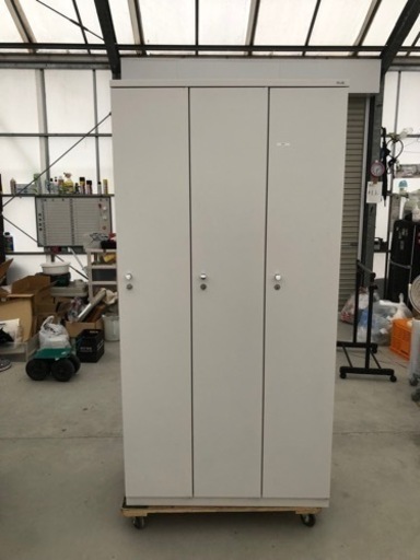 3枚扉スチールロッカー 鍵1個なし　 W900×D520×H1800
