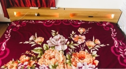 キングサイズ(ワイド)1台, 又はシングルベッド2台としても使用出来ます。