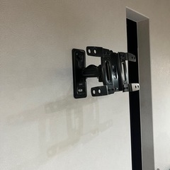 テレビの壁掛け部品ですの画像