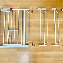 【値下げ】ベビーゲート（ペット用も可）（突っ張り式。約70〜106センチ幅）の画像