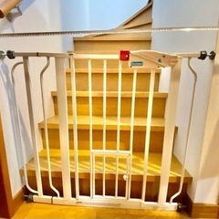 【値下げ】ベビーゲート（ペット用も可）（突っ張り式。約70〜106センチ幅）の画像