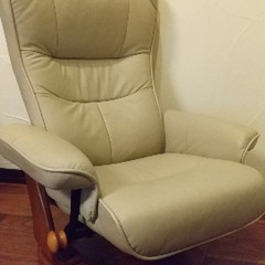 革張りパーソナルチェア白（オットマン付）の画像