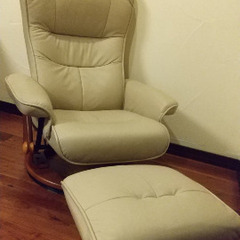 革張りパーソナルチェア白（オットマン付）の画像