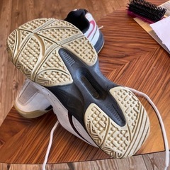 ヨネックス　テニスシューズ　23cm 通学用の普段履きにもの画像