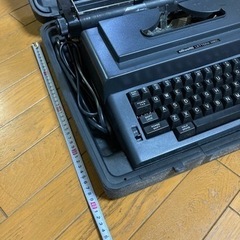 オリベッティ 電動タイプライターの画像