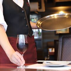 駅チカ！大学生、専門学生、活躍中！フリーター！WワークOK！週１日～OK！夕方からの空いた時間にバイト！プライベートも充実！の画像