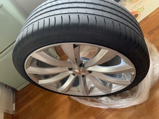245/35R20