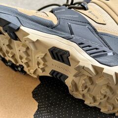 Salomon ミッドカット登山靴の画像