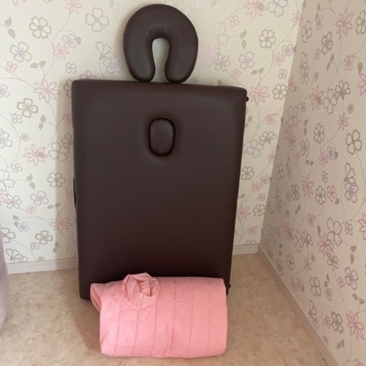 送料込み　部品欠品エステベッド　カバー付き