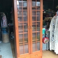 （値下げ）レトロな本棚　コレクションケース　ガラス扉　キャビネット