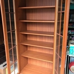 （値下げ）レトロな本棚　コレクションケース　ガラス扉　キャビネットの画像