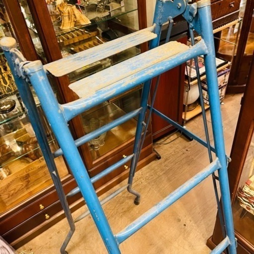 《売約済》　アイアン脚立　はしご　アイアン　レトロ　ヴィンテージ　アイアン　梯子　レトロ　脚立　中古　リメイク　昭和レトロ　日曜大工 　DIY 什器　ガーデニング　ディスプレイ　アンティーク　ビンテージ　工具　ペンキ　花台　道具　脚立　レトロ　脚立　ヴィンテージ　アンティーク　オブジェ　古道具　古民家　店鋪　男前　アトリエ　工房　ギャラリー　ラック　インダストリアル　ラダー　アイアン　検　USA アメリカ　シャビー　インテリア　ブルックリン
