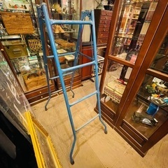 《売約済》　アイアン脚立　はしご　アイアン　レトロ　ヴィンテージ　アイアン　梯子　レトロ　脚立　中古　リメイク　昭和レトロ　日曜大工 　DIY 什器　ガーデニング　ディスプレイ　アンティーク　ビンテージ　工具　ペンキ　花台　道具　脚立　レトロ　脚立　ヴィンテージ　アンティーク　オブジェ　古道具　古民家　店鋪　男前　アトリエ　工房　ギャラリー　ラック　インダストリアル　ラダー　アイアン　検　USA アメリカ　シャビー　インテリア　ブルックリン　の画像