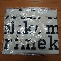 トートバッグ ノーブランドのものです。 あげます。アルファベット入り。の画像