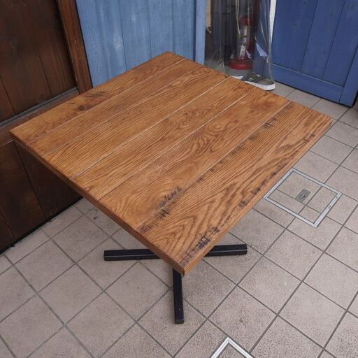ACME FURNITURE(アクメファニチャー)のグランビューカフェテーブルです。コンパクトなサイズはソファーのサイドテーブルにも。