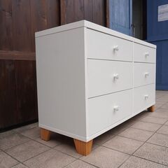 MOMO natural(モモナチュラル)のLOVE 3段チェストです。愛らしい取っ手