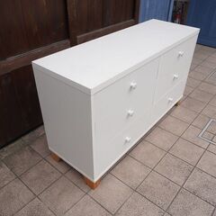 MOMO natural(モモナチュラル)のLOVE 3段チェストです。愛らしい取っ手