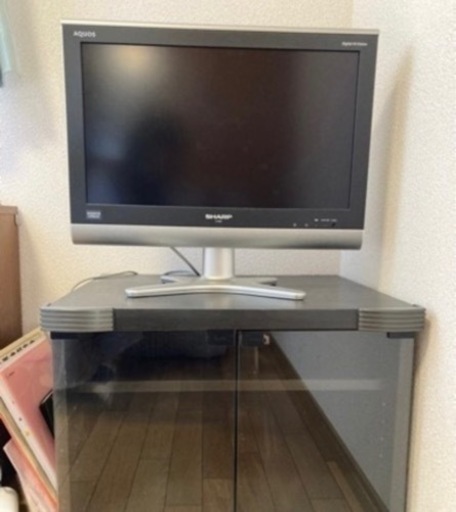 20型液晶テレビ（ケーブル、TV台、リモコン付）