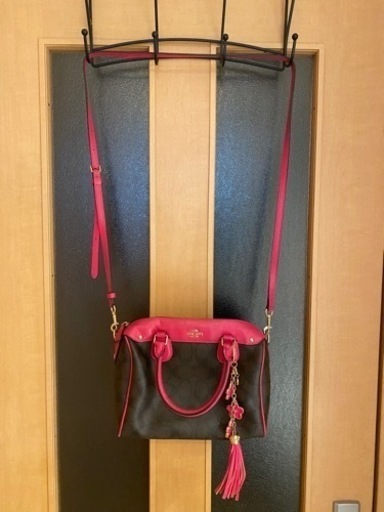 COACH✨SNS映え✨人気カラー完売✨ピンク×ロゴ✨ハンドバッグ✨