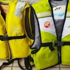 子供用 ライフジャケット 2つの画像