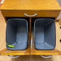 キャスター付きゴミ箱の画像