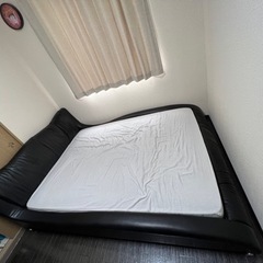 ダブルベッドの画像