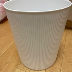 ゴミ箱の画像