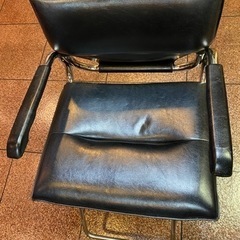 無料！タカラベルモント電動スタイリングチェア　4脚の画像