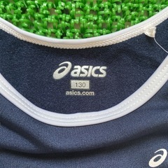 ② asics スイムランニングトップ 130サイズの画像