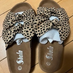 試し履きのみ。新品同様　SHEIN豹柄サンダル