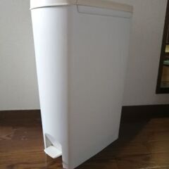 足踏み式ゴミ箱　幅22cm×奥行き37×高さ55　きれい