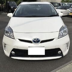 ☆ご成約☆ 安心の12ヶ月保証　距離無制限　　自社ローン中古車販売 　カーメル　平成26年式　　トヨタ　プリウス  　燃費が良く大人気の車両です！デザインも好みがありますが多数のオーナー様からかっこいいと好評の車両です！の画像