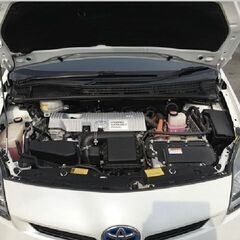 ☆ご成約☆ 安心の12ヶ月保証　距離無制限　　自社ローン中古車販売 　カーメル　平成26年式　　トヨタ　プリウス  　燃費が良く大人気の車両です！デザインも好みがありますが多数のオーナー様からかっこいいと好評の車両です！の画像