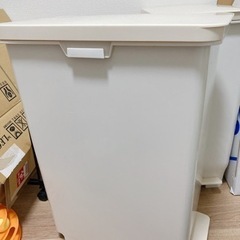 【即引き取り可！】ステップ式ゴミ箱×2の画像