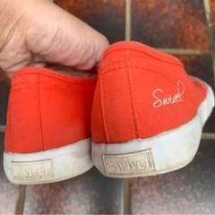 swivel スリッポン スニーカー ペイズリー柄の画像