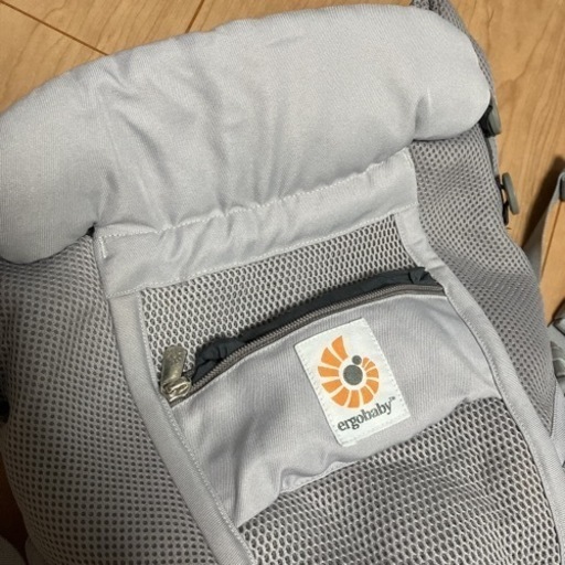試着のみ　美品　エルゴベビー 抱っこ紐クールエアメッシュ　グレー