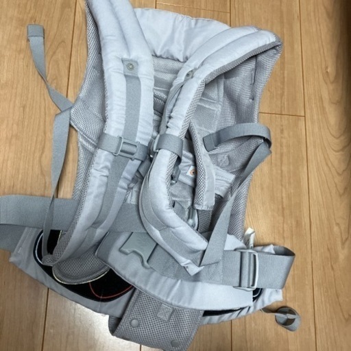 試着のみ　美品　エルゴベビー 抱っこ紐クールエアメッシュ　グレー
