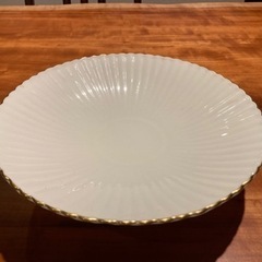 高級感のある　LENOX白い食器の画像