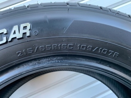 超美品　ハイエース キャラバン　215/65R16 走行約5000kmのみ グッドイヤーイーグル
